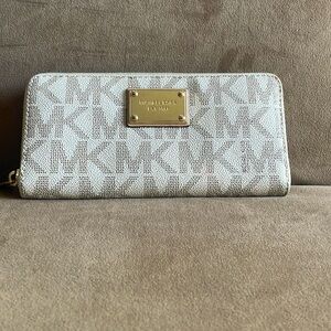 Very gently used monogrammed Michael Kors Wallet